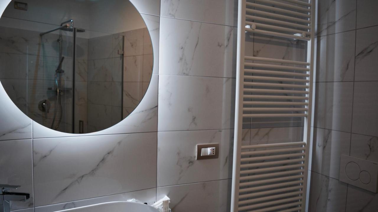 C Rooms - Love Motel Monza Cinisello Balsamo Luaran gambar