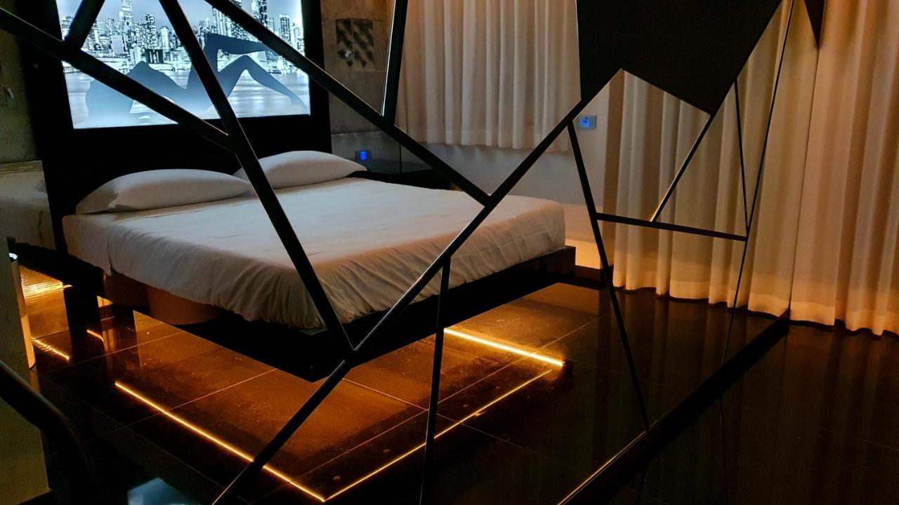 C Rooms - Love Motel Monza Cinisello Balsamo Luaran gambar